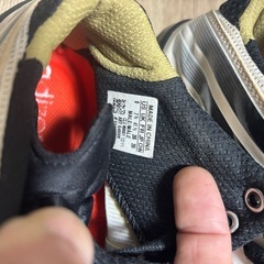 adidasバッシュの画像