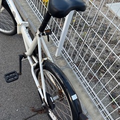 【※取引中】折りたたみ自転車🚲20インチ🛞ホワイト メーカー：ADEL✨清掃済🧼前タイヤ空気パンパン注入済 （後輪パンク
） の画像