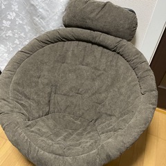 ダイニングテーブルと椅子二脚、おまけつきおまけ付きの画像