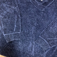 Vネックニット　Mサイズの画像