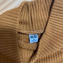 ユニクロトップス秋冬　サイズMの画像