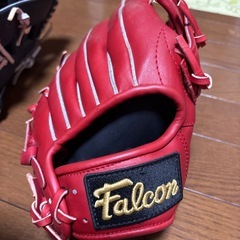 グローブと軟式ボールの画像