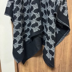Michaelkors ポンチョ MK柄　新品タグ付き　ブラックの画像