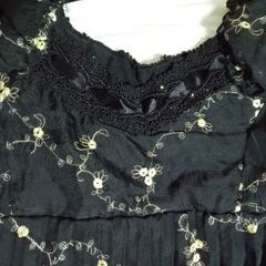 レースアップ プリーツチュニック 黒×金 花柄 リボン レース フリル メッシュの画像