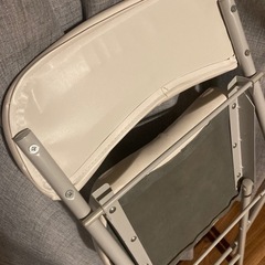 折りたたみ椅子の画像