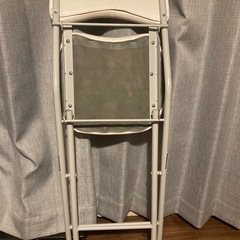 折りたたみ椅子の画像