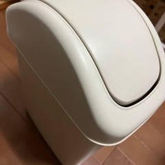 ゴミ箱の画像