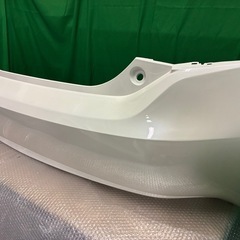 TOYOTA 30プリウス リアバンパー ホワイトの画像