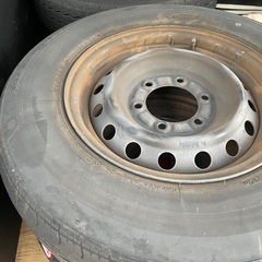 ハイエース２００系スチールホイール４個ホイールカバー付の画像