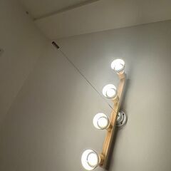 【中古】モダン 4灯 シーリングライト ホワイト／ナチュラルの画像