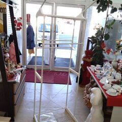 たったの千円ポッキリ　極上美品　洗濯機ラック　棚　洗濯機 ラック　ハンガーラック　カゴ　洗剤の画像