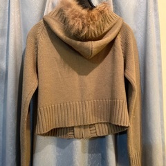 フード付きベージュクロップドニットセーター　ジモティ価格‼️の画像