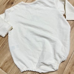 ERIC CARLE✨はらぺこあおむし✨七部丈ロンパース✨の画像