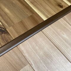 未使用リクシル　LIXIL　床造作材　床見切材　2m　LZYMZA42J　クリエモカの画像