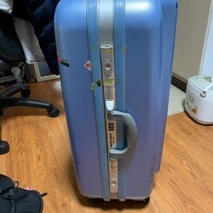 スーツケース（ロック1つ不具合あり）の画像