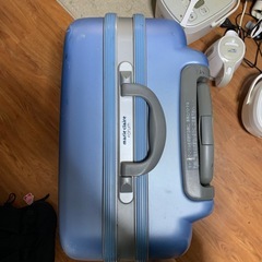 スーツケース（ロック1つ不具合あり）の画像