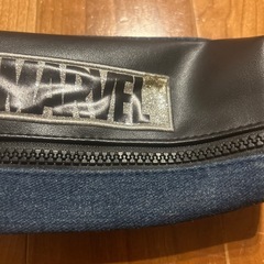 12 無料　中古　MARVEL 筆箱の画像