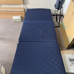 簡易折り畳みベットの画像