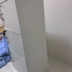 3段鍵付き本棚の画像