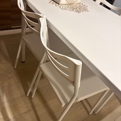 ダイニングてーテーブルの画像