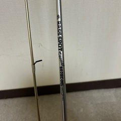 釣竿　バス釣り用　ベイトリール付き2pの竿と　スピニングの竿の画像