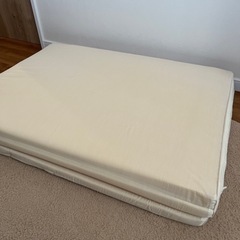 シングルマットレス三つ折り　白の画像