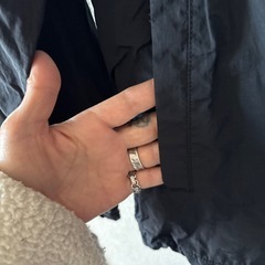 UNIQLOフード付ナイロンジャケットの画像