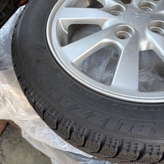 スタッドレスタイヤホイール付きの画像