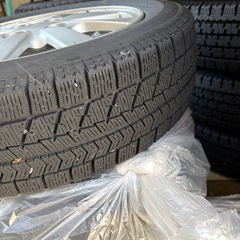 スタッドレスタイヤホイール付きの画像