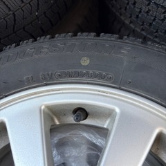 スタッドレスタイヤホイール付きの画像