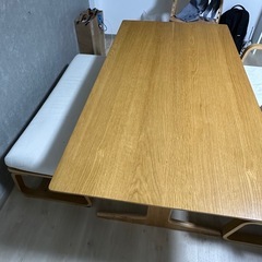 無印ダイニングテーブルとイスの画像