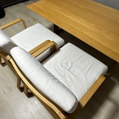 無印ダイニングテーブルとイスの画像