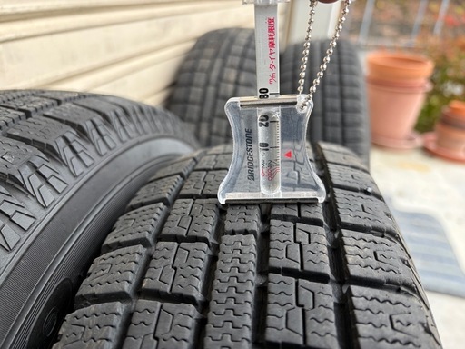 冬タイヤ 12インチ ✳️ 国産スタッドレス ✳️ 145/80R12 ✳️ 軽トラ用ホイール付きバリ山４本組