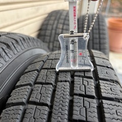 冬タイヤ 12インチ ✳️ 国産スタッドレス ✳️ 145/80R12 ✳️ 軽トラ用ホイール付きバリ山４本組の画像