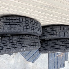 冬タイヤ 12インチ ✳️ 国産スタッドレス ✳️ 145/80R12 ✳️ 軽トラ用ホイール付きバリ山４本組の画像