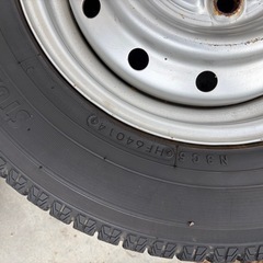 冬タイヤ 12インチ ✳️ 国産スタッドレス ✳️ 145/80R12 ✳️ 軽トラ用ホイール付きバリ山４本組の画像