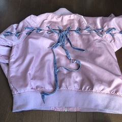 くすみピンク　リボン　アウターの画像