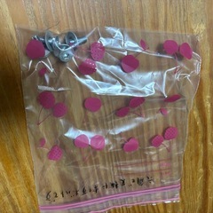 ダイニングテーブルといすと椅子の画像