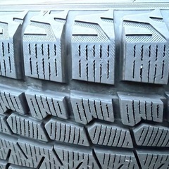 トヨタ純正スタッドレスタイヤ4本セットの画像