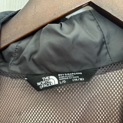 ノースフェイス　ジュニア　ウインドブレーカー　赤の画像