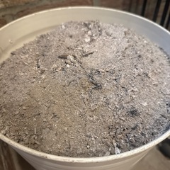 灰（薪ストーブで利用した紅葉樹）の画像