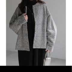 白黒のーかノーカラージャケットの画像