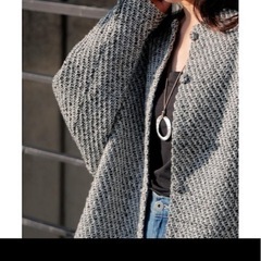 白黒のーかノーカラージャケットの画像