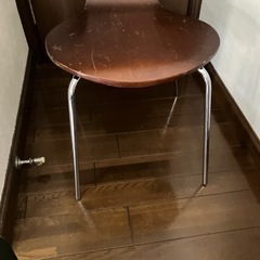 セブンチェア風　ブラウンチェア　椅子　無料の画像