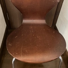 セブンチェア風　ブラウンチェア　椅子　無料の画像