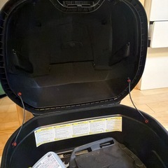 GIVI トップケース ブラック カーボン調
の画像