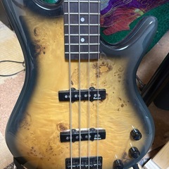 ベースギター＆ベースアンプ　2点セットの画像