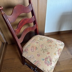 アンティーク椅子の画像