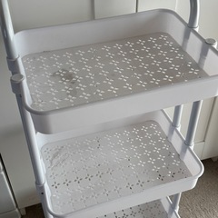 (話し中)キャスター付き三段ワゴンの画像