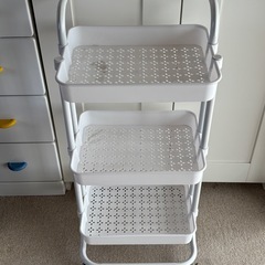 (話し中)キャスター付き三段ワゴンの画像